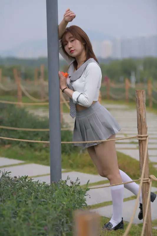 095 性感动人的小百褶裙美女 - 魔镜街拍
